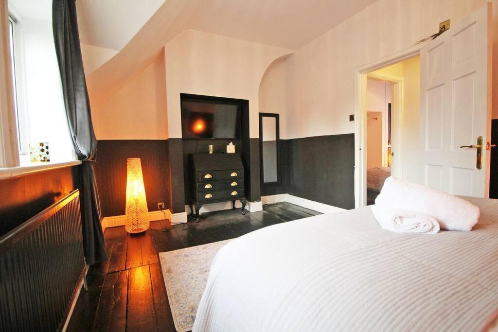 In The Heart Of Chester, Historical & Stylish ภายนอก รูปภาพ